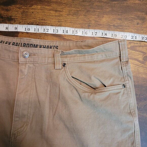 Duluth Trading Co Khakis Mens 40x32 Measures 40x31 Flex Ballroom Relaxed Fit - Picture 8 of 12